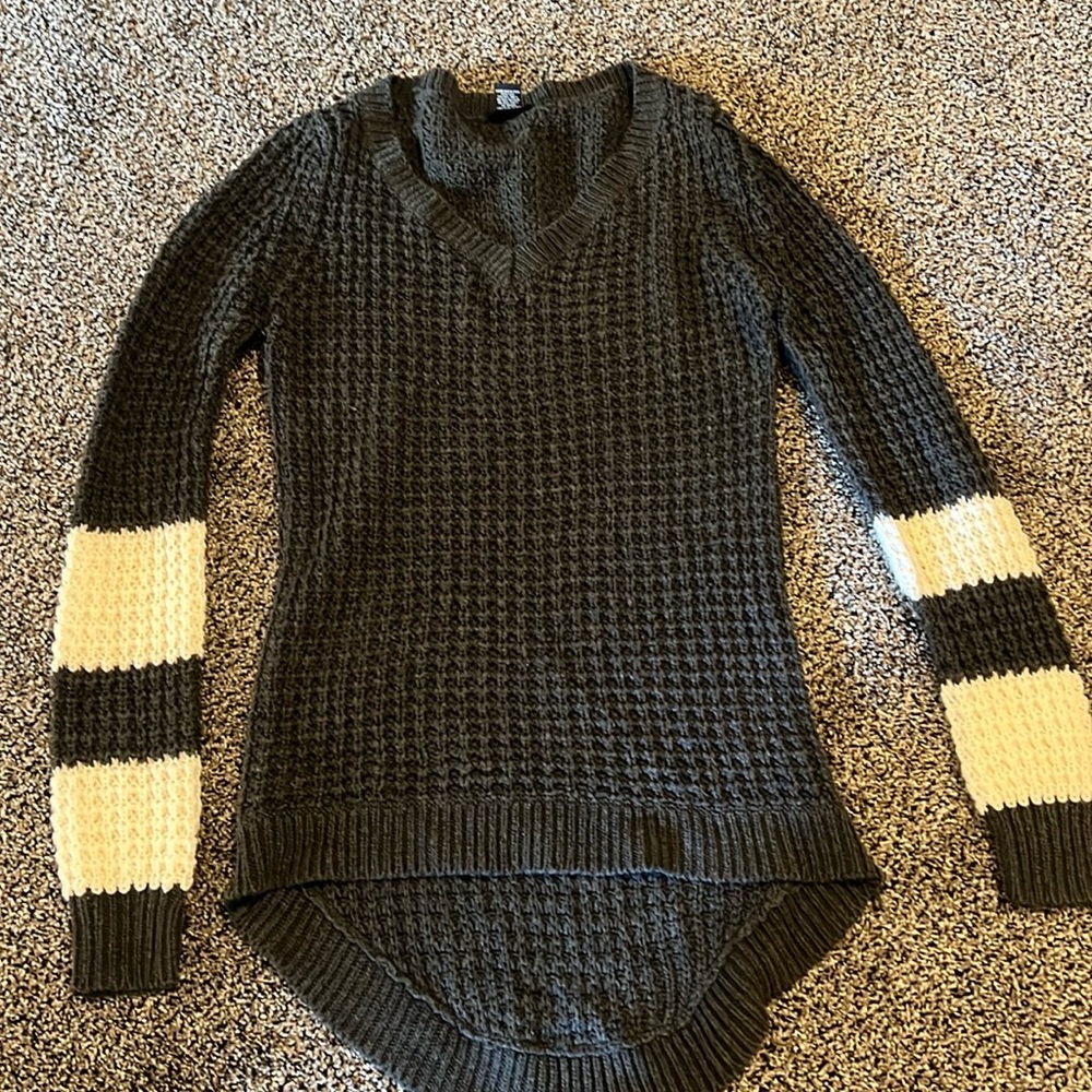 Rue21 Grey sweater